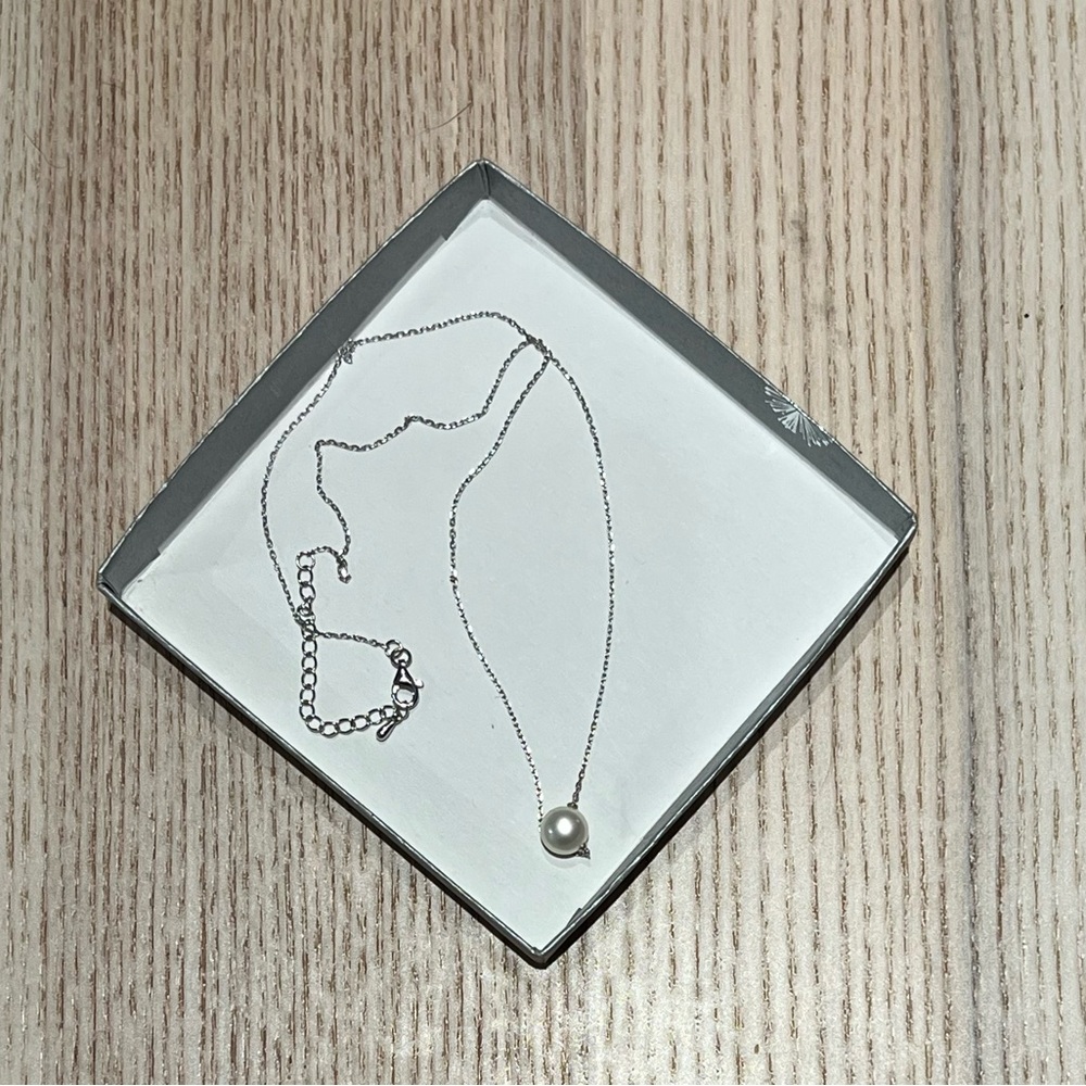 Elegant Silver Pearl Necklace